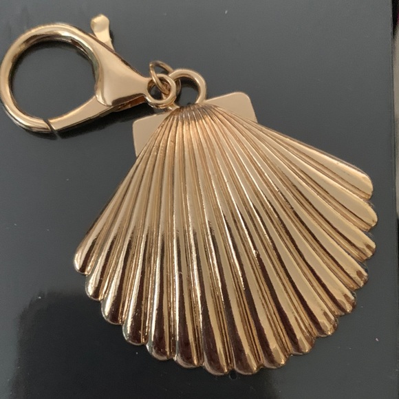 Accessories - Gold Shell Keychain